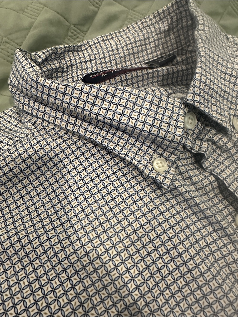 Roundtree & Yorke White Button-Down Shirt with Navy Geometric Print